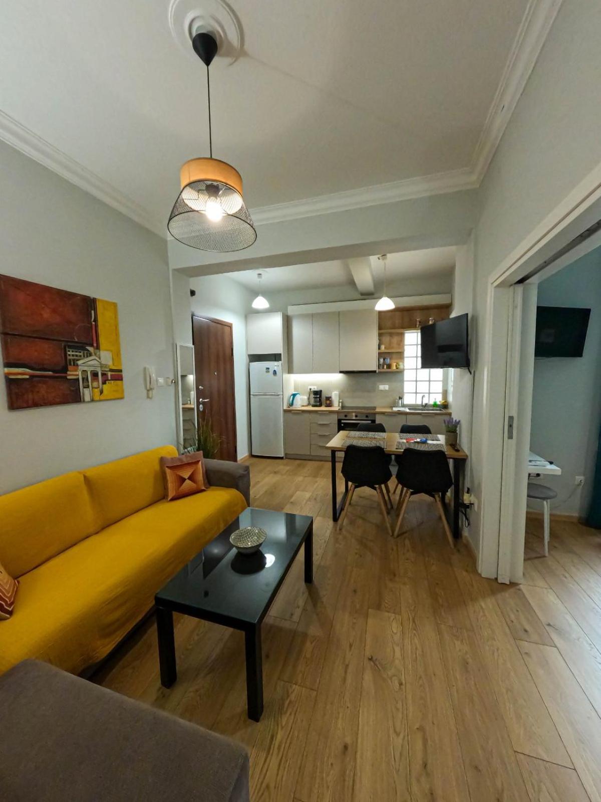 Comfortable Apt, Next To Archeological Museum! Афіни Екстер'єр фото